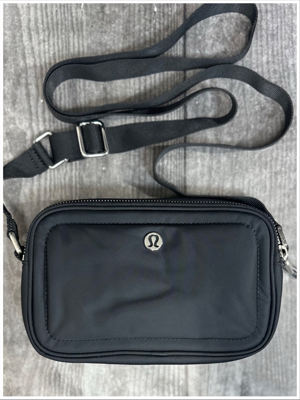 Lululemon Crossbody Camera Bag 2L
Logo. NWOT  #203